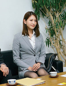 神菜美まい(かなみまい)パンストスーツ姿が見れる!おすすめAV