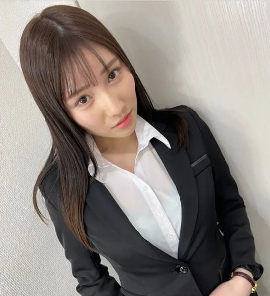 【パンストOL】OL・ビジネススーツ姿が似合うのAV女優山手梨愛(やまてりあ)
